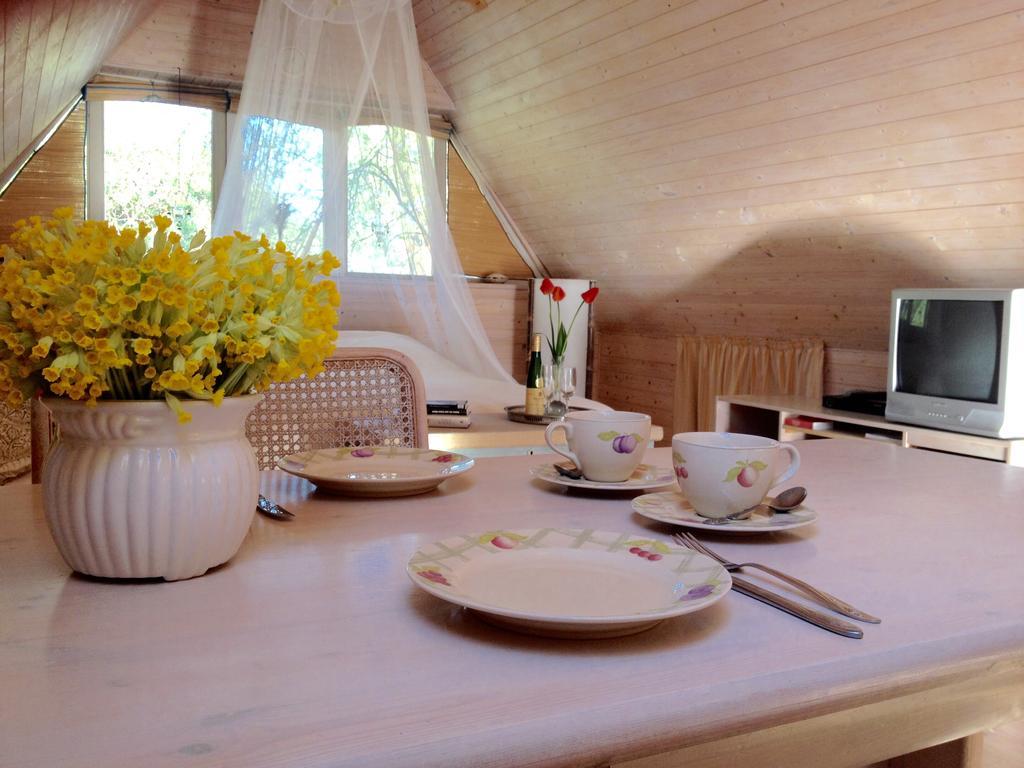 Kaju Guesthouses Nasva 외부 사진